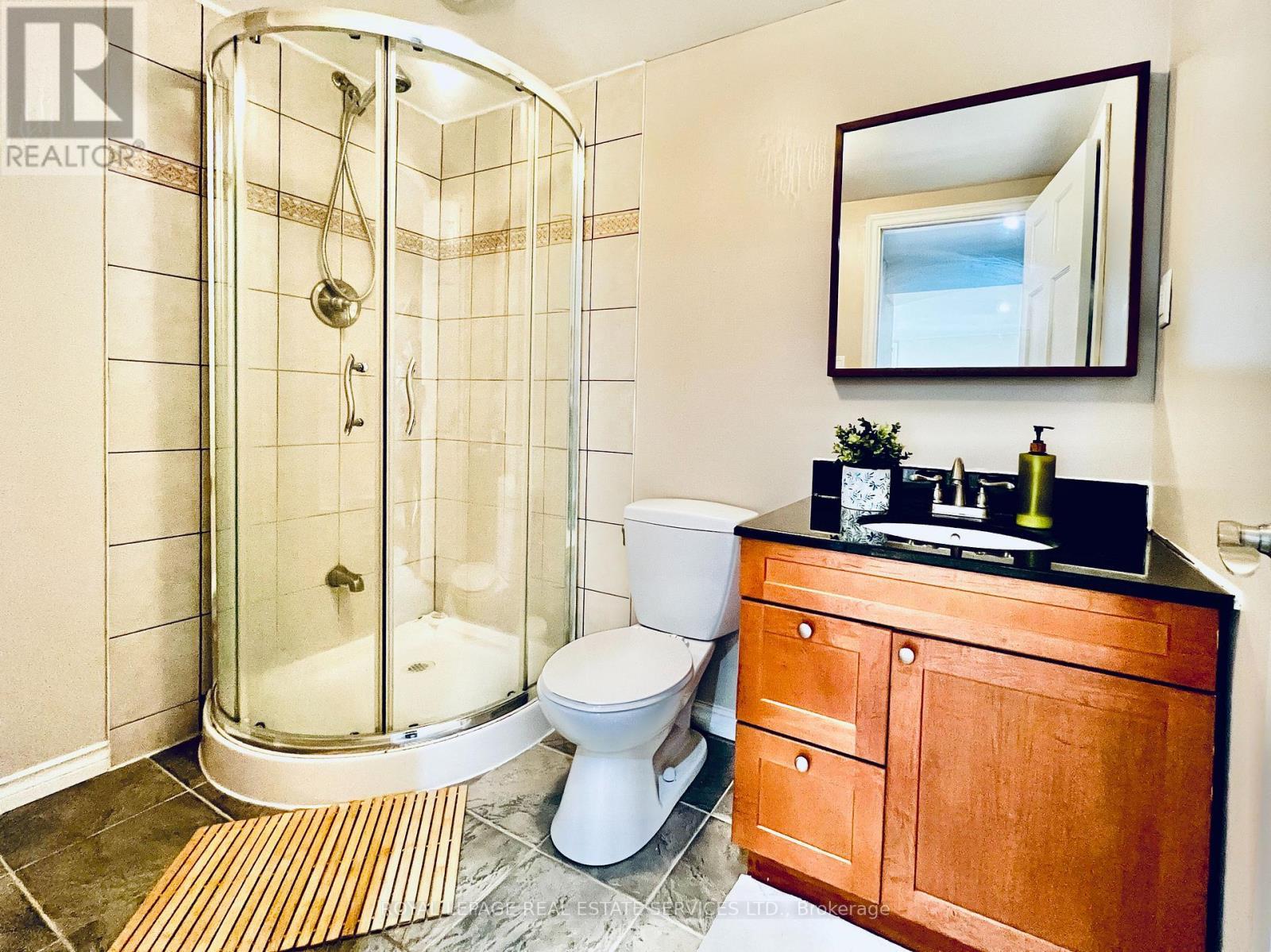 Bathroom - 3 pc (basement) - 906 Burrows Gate, Milton, ON - Indoor Photo Showing Bathroom