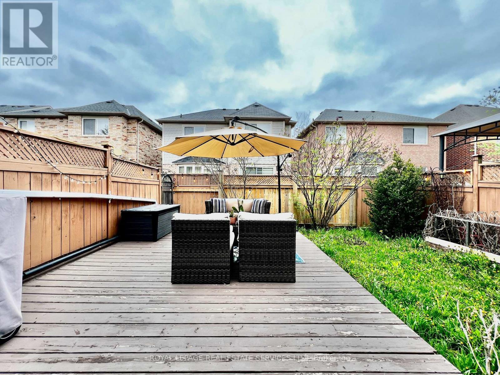 Backyard with Deck - 906 Burrows Gate, Milton, ON - Outdoor With Deck Patio Veranda With Exterior