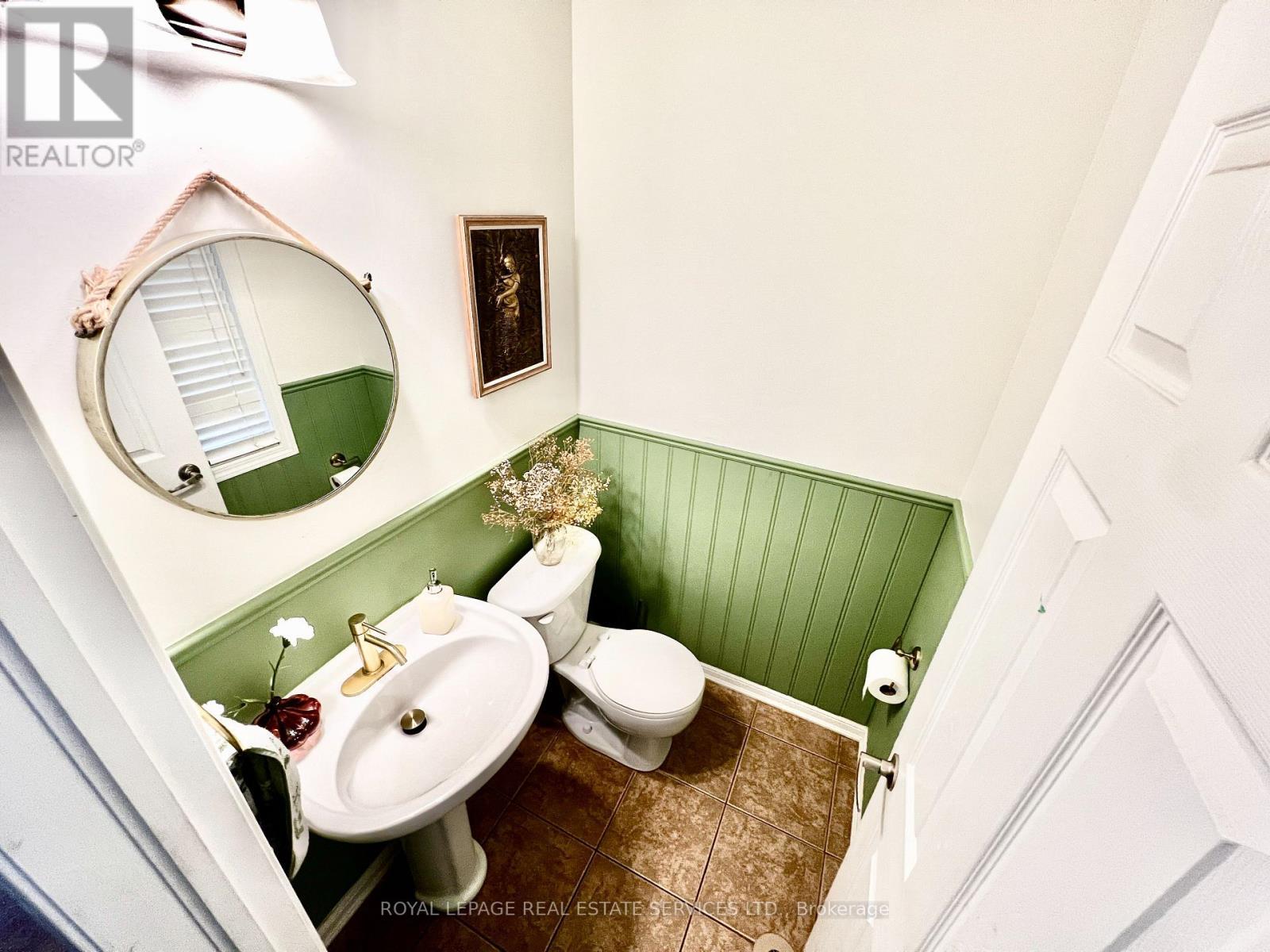 Powder Bathroom - 2 pc - 906 Burrows Gate, Milton, ON - Indoor Photo Showing Bathroom