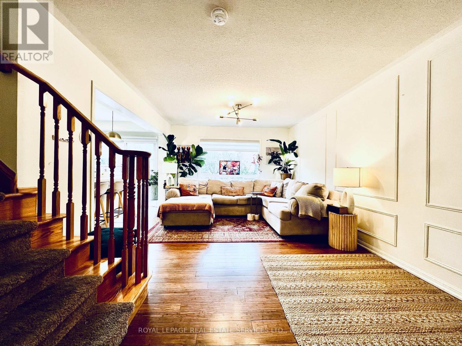 Open-concept Living - 906 Burrows Gate, Milton, ON - Indoor