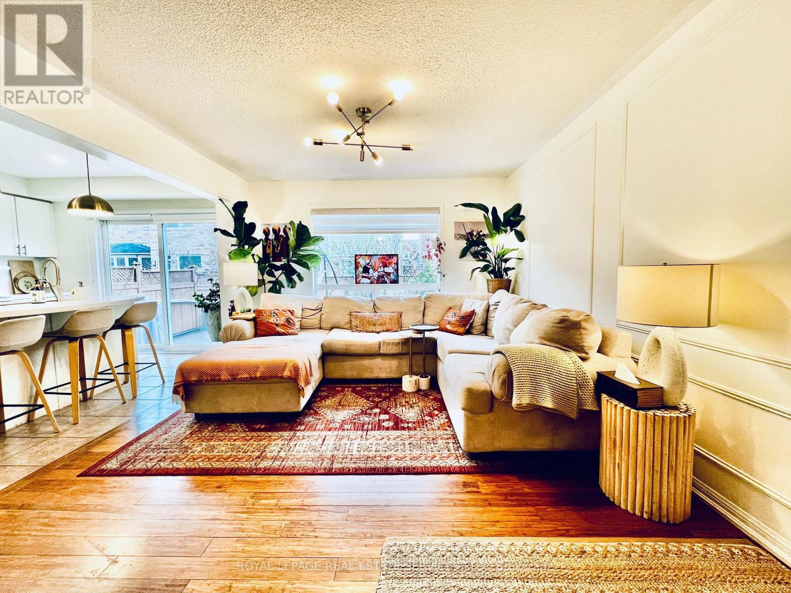 Open-concept Living - 906 Burrows Gate, Milton, ON - Indoor Photo Showing Living Room