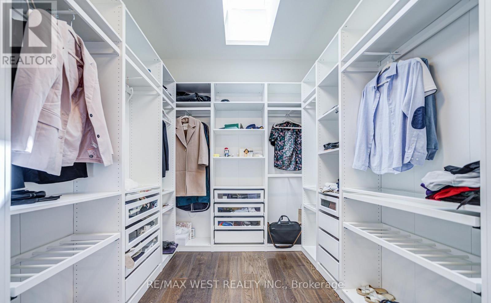 2194 Haygate Crescent, Mississauga, ON - Indoor With Storage