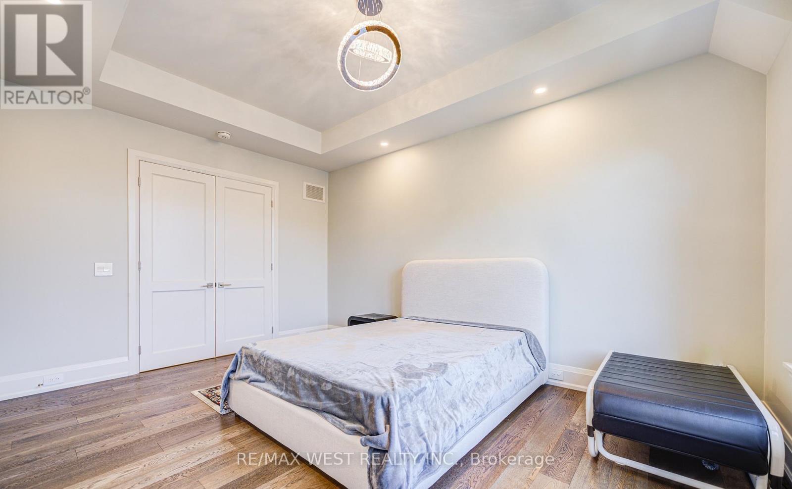 2194 Haygate Crescent, Mississauga, ON - Indoor Photo Showing Bedroom