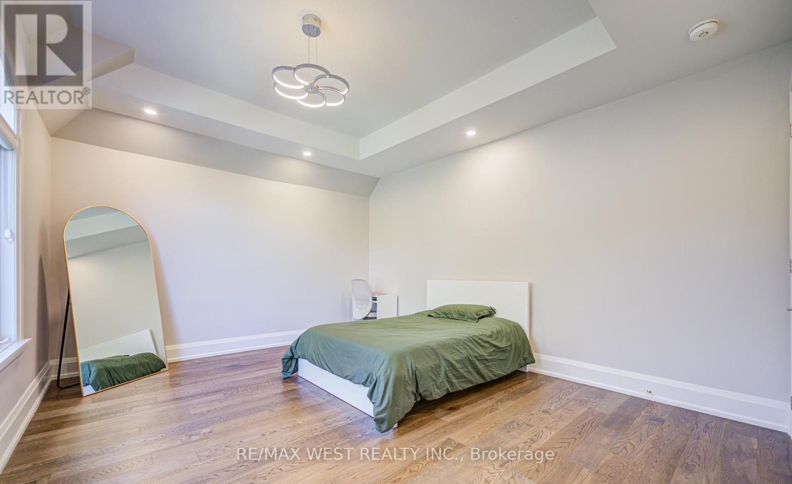 2194 Haygate Crescent, Mississauga, ON - Indoor Photo Showing Bedroom