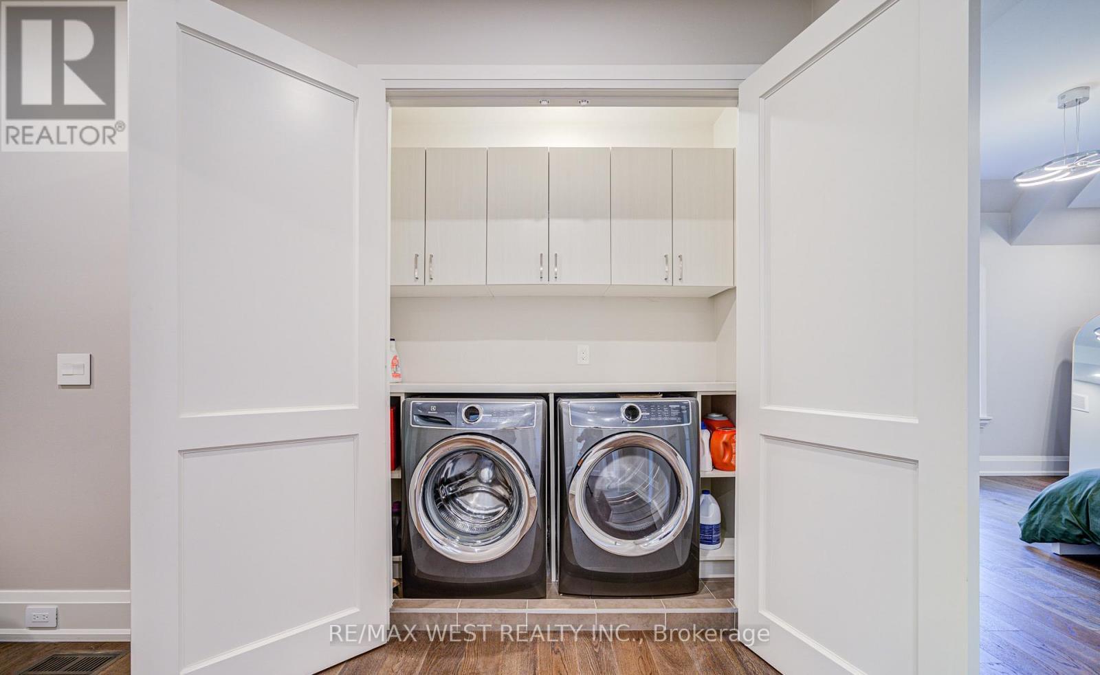 2194 Haygate Crescent, Mississauga, ON - Indoor Photo Showing Laundry Room