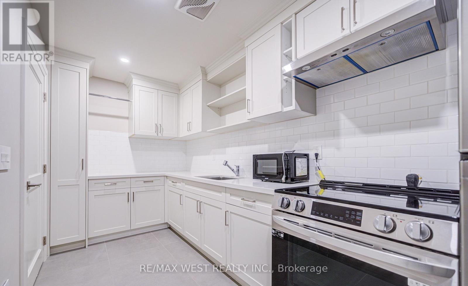2194 Haygate Crescent, Mississauga, ON - Indoor Photo Showing Kitchen