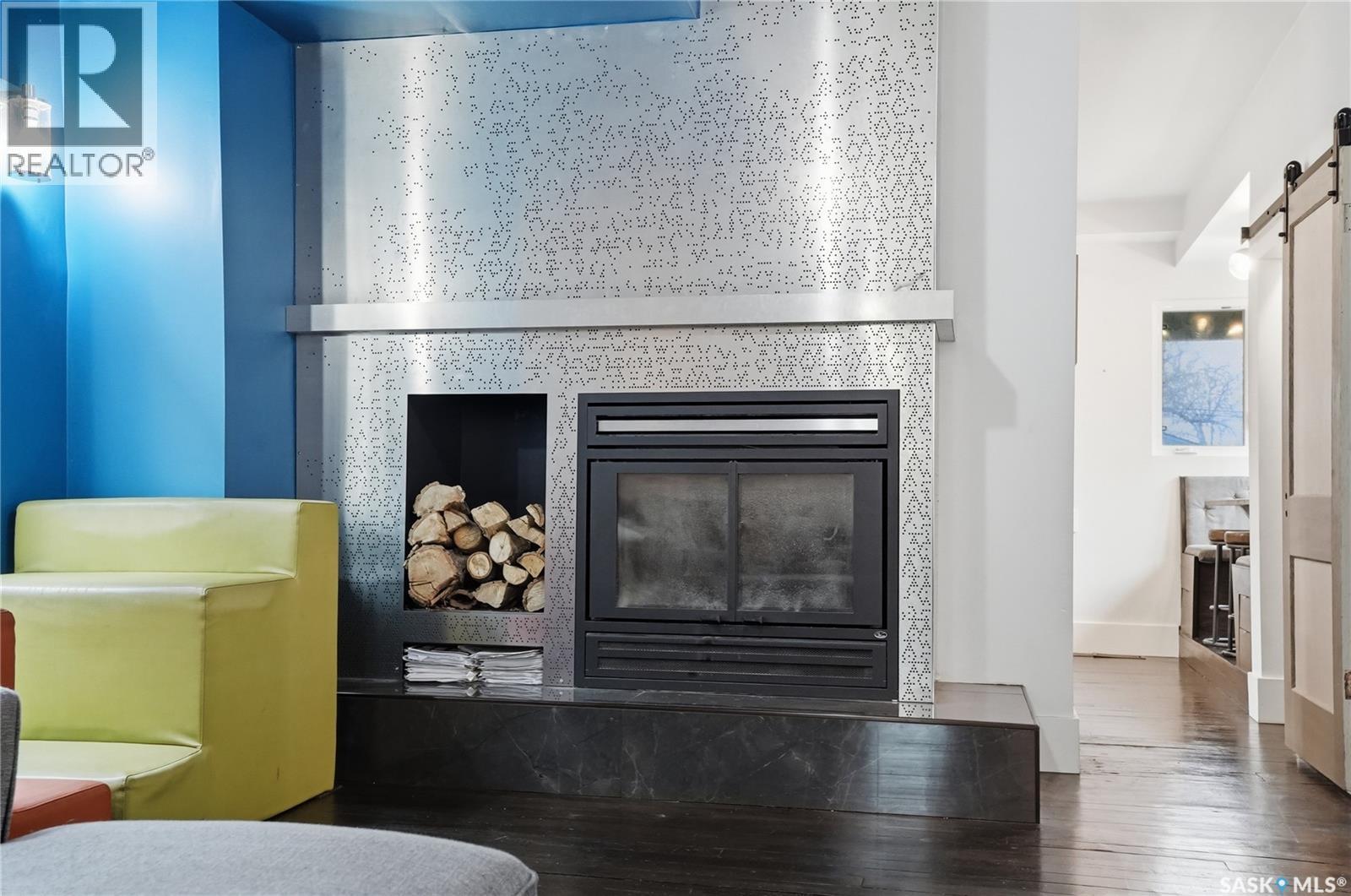 316 E Avenue N, Saskatoon, SK - Indoor Photo Showing Living Room With Fireplace