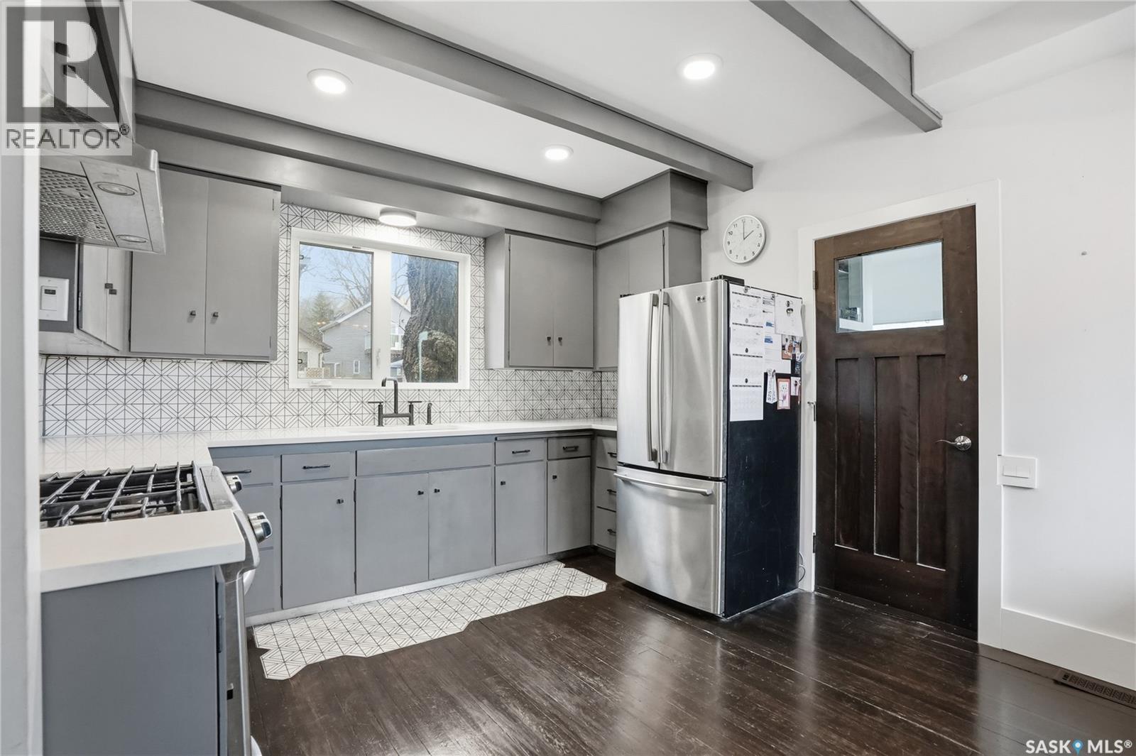 316 E Avenue N, Saskatoon, SK - Indoor Photo Showing Kitchen