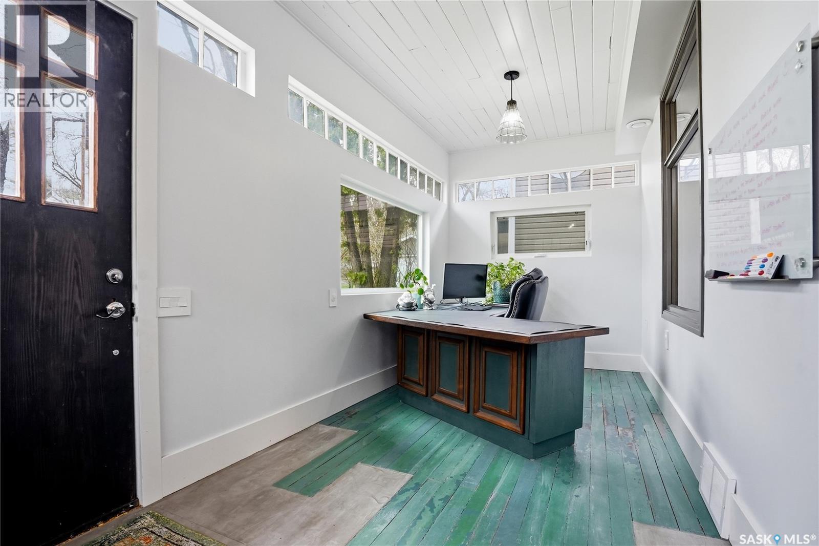 316 E Avenue N, Saskatoon, SK - Indoor Photo Showing Office