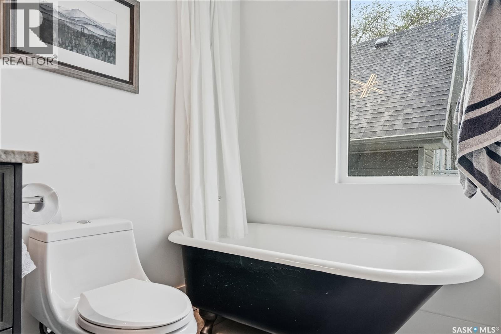 316 E Avenue N, Saskatoon, SK - Indoor Photo Showing Bathroom