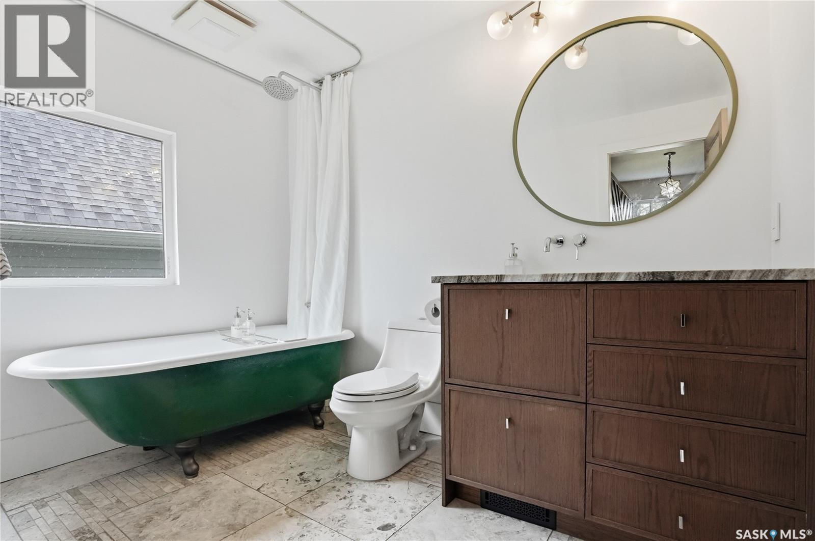 316 E Avenue N, Saskatoon, SK - Indoor Photo Showing Bathroom