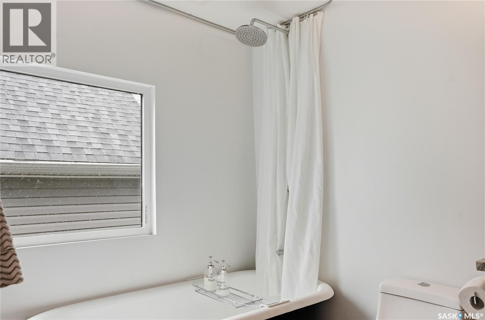 316 E Avenue N, Saskatoon, SK - Indoor Photo Showing Bathroom