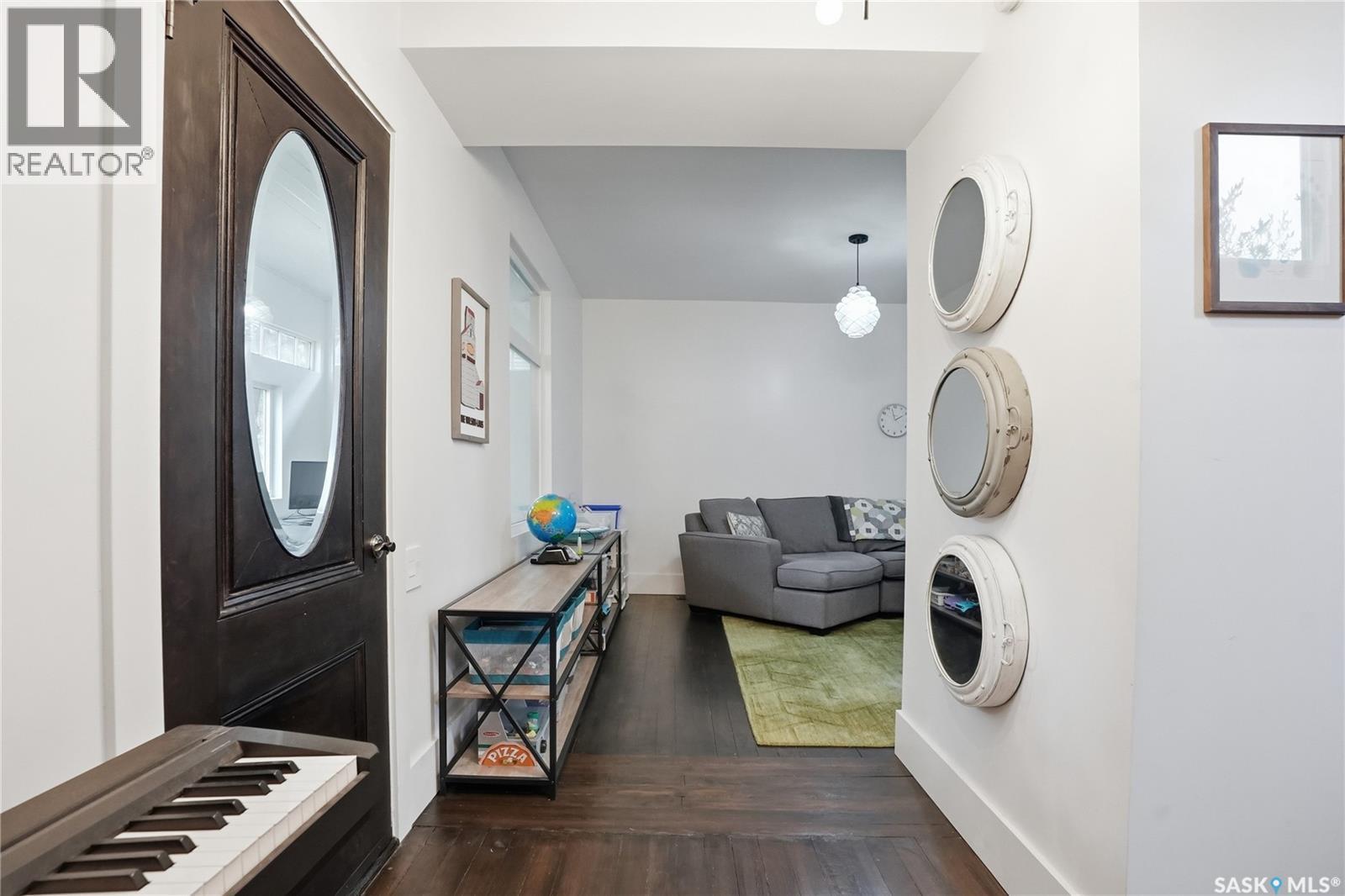 316 E Avenue N, Saskatoon, SK - Indoor