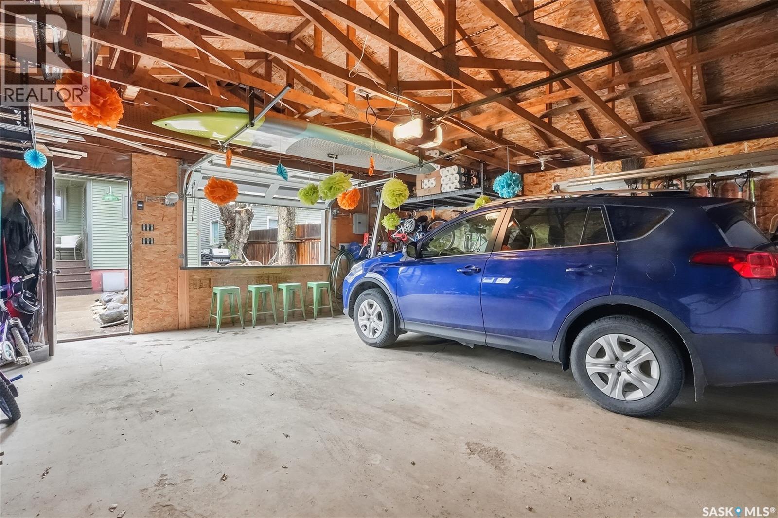 316 E Avenue N, Saskatoon, SK - Indoor Photo Showing Garage