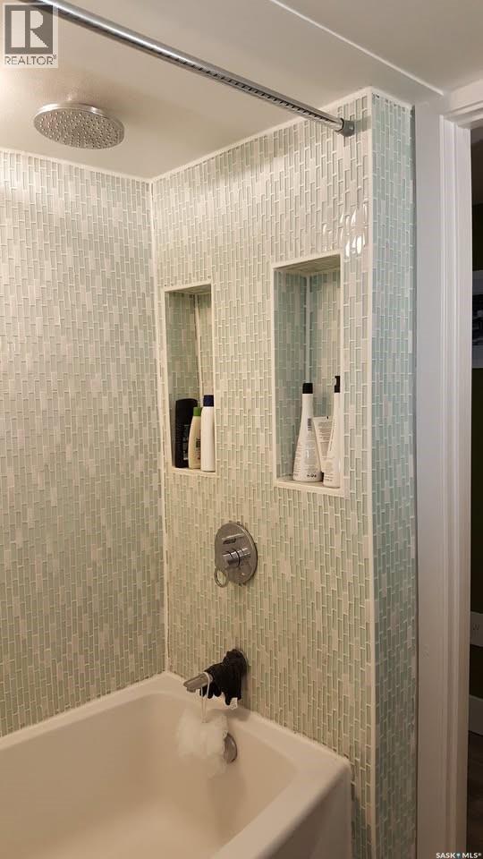 316 E Avenue N, Saskatoon, SK - Indoor Photo Showing Bathroom