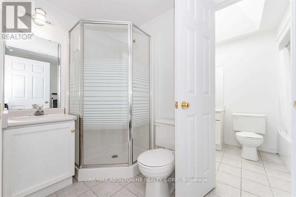 Main - 51 Boulder Crescent, Guelph, ON - Indoor Photo Showing Bathroom