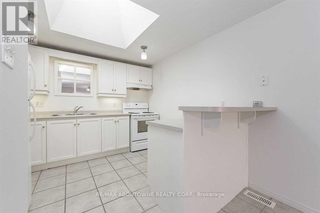 Main - 51 Boulder Crescent, Guelph, ON - Indoor Photo Showing Kitchen