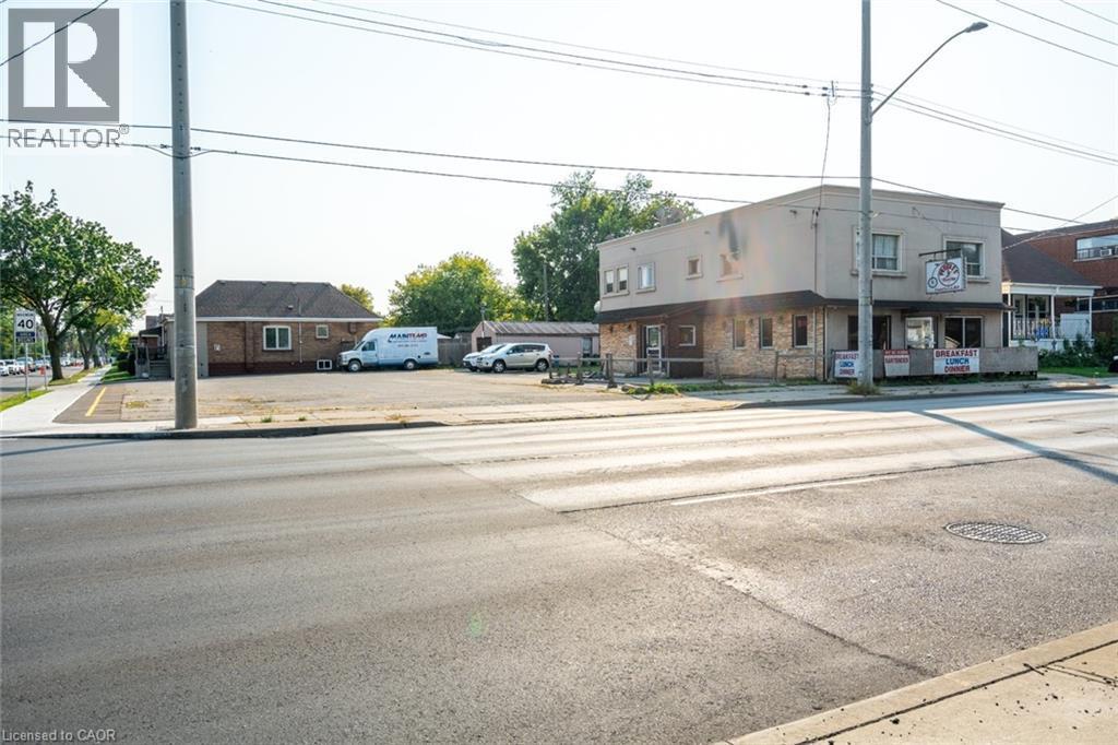 1490 Barton Street E, Hamilton, ON