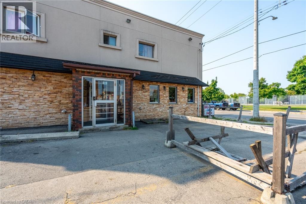 1490 Barton Street E, Hamilton, ON