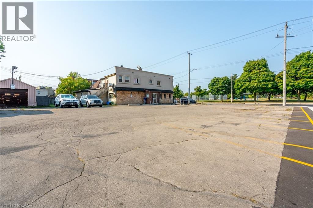 1490 Barton Street E, Hamilton, ON