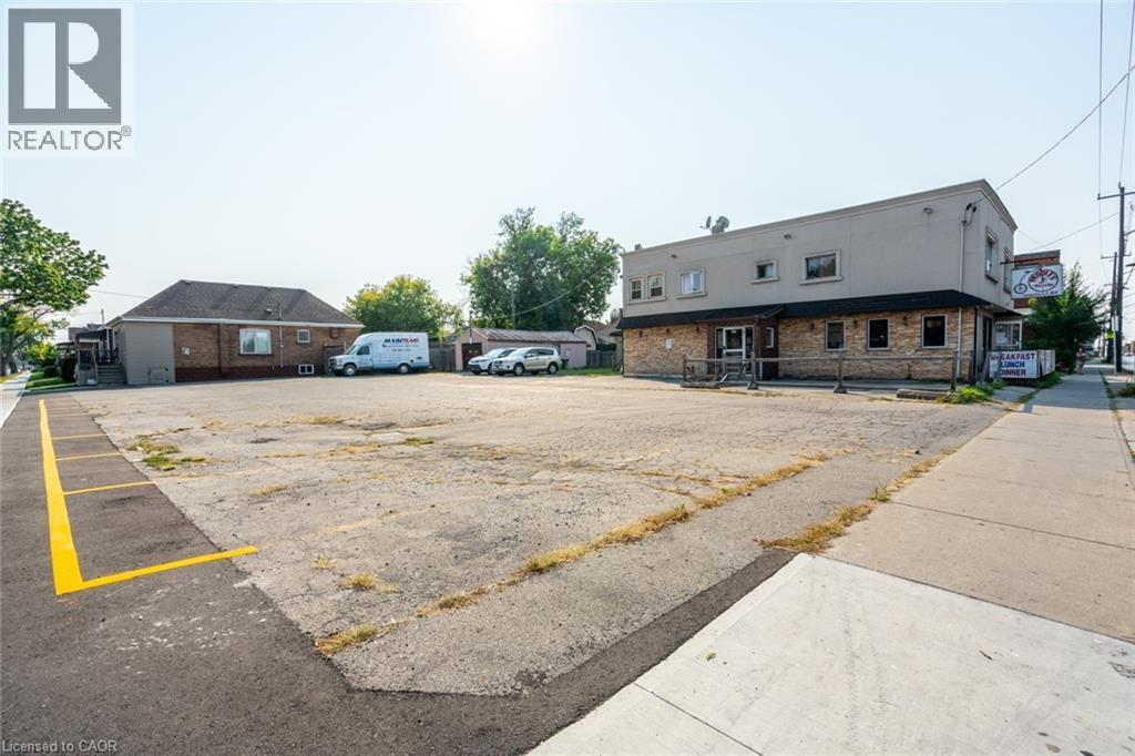 1490 Barton Street E, Hamilton, ON