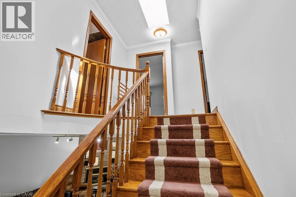 140 Solomon Crescent, Hamilton, ON - Indoor Photo Showing Other Room