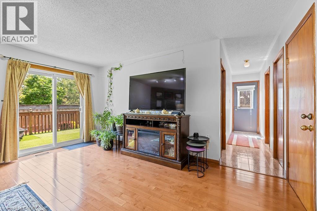 140 Solomon Crescent, Hamilton, ON - Indoor