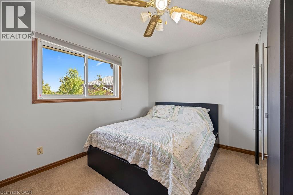 140 Solomon Crescent, Hamilton, ON - Indoor Photo Showing Bedroom