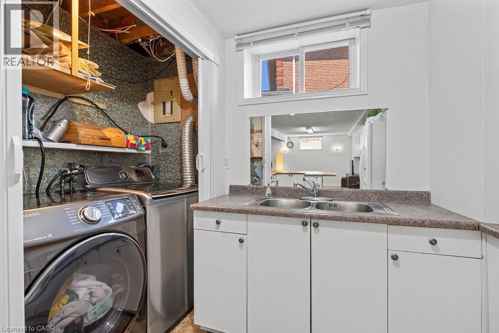 140 Solomon Crescent, Hamilton, ON - Indoor Photo Showing Laundry Room
