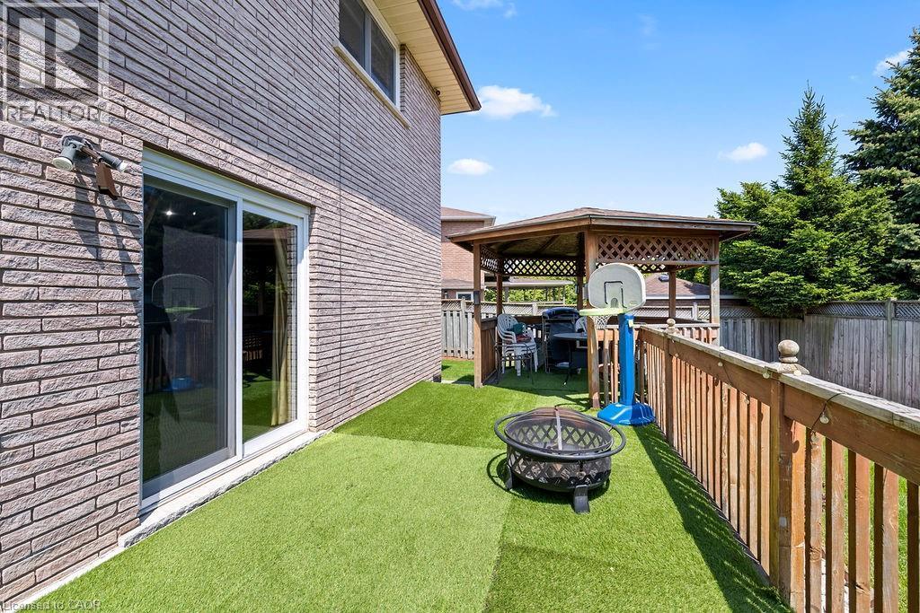 140 Solomon Crescent, Hamilton, ON - Outdoor
