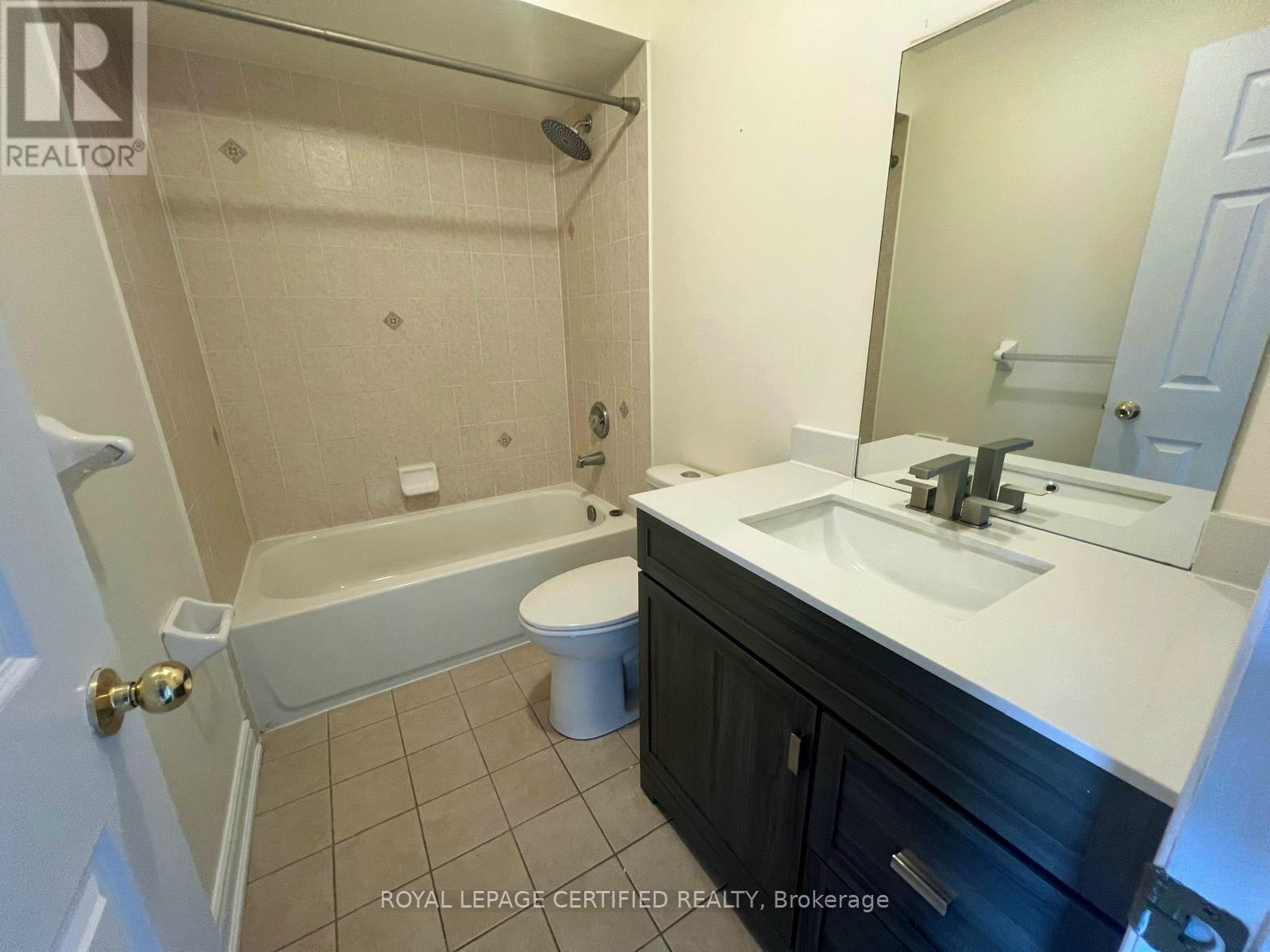 426 Orange Walk Crescent, Mississauga, ON - Indoor Photo Showing Bathroom