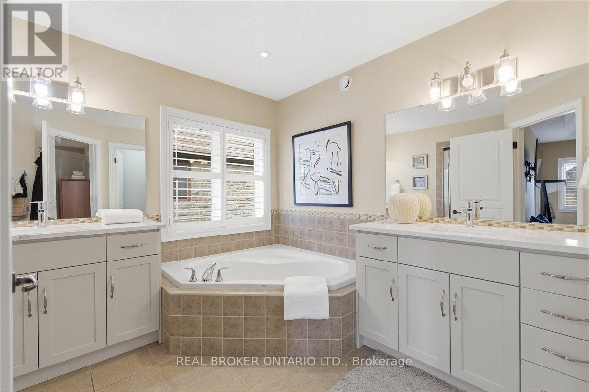 220 Joseph Schoerg Crescent, Kitchener, ON - Indoor Photo Showing Bathroom