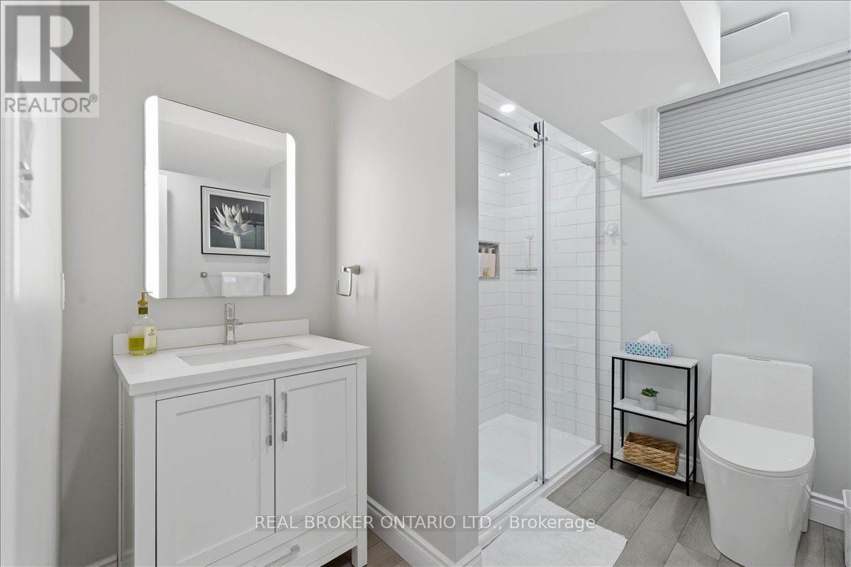 220 Joseph Schoerg Crescent, Kitchener, ON - Indoor Photo Showing Bathroom