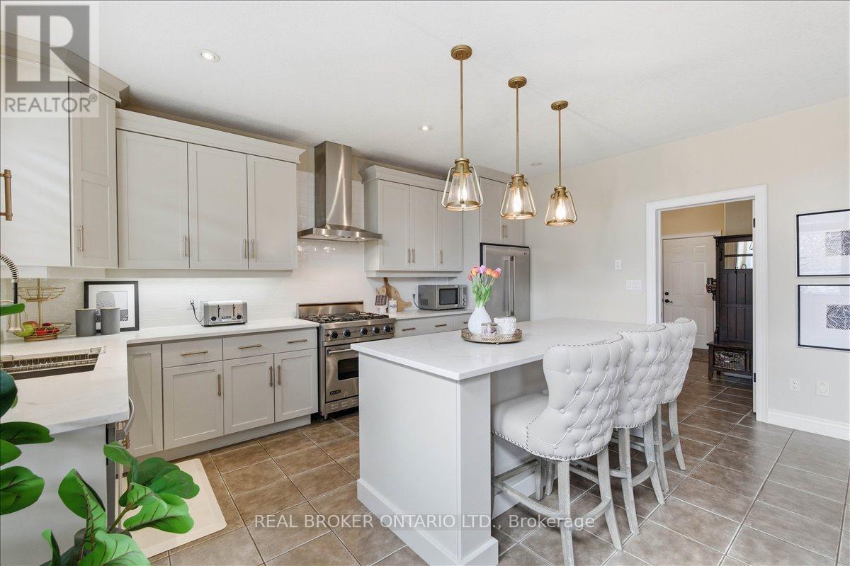 220 Joseph Schoerg Crescent, Kitchener, ON - Indoor Photo Showing Kitchen With Upgraded Kitchen