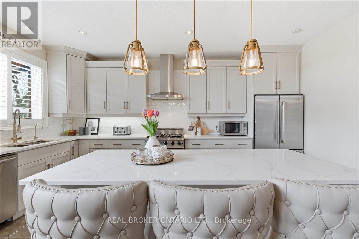 220 Joseph Schoerg Crescent, Kitchener, ON - Indoor Photo Showing Kitchen With Upgraded Kitchen