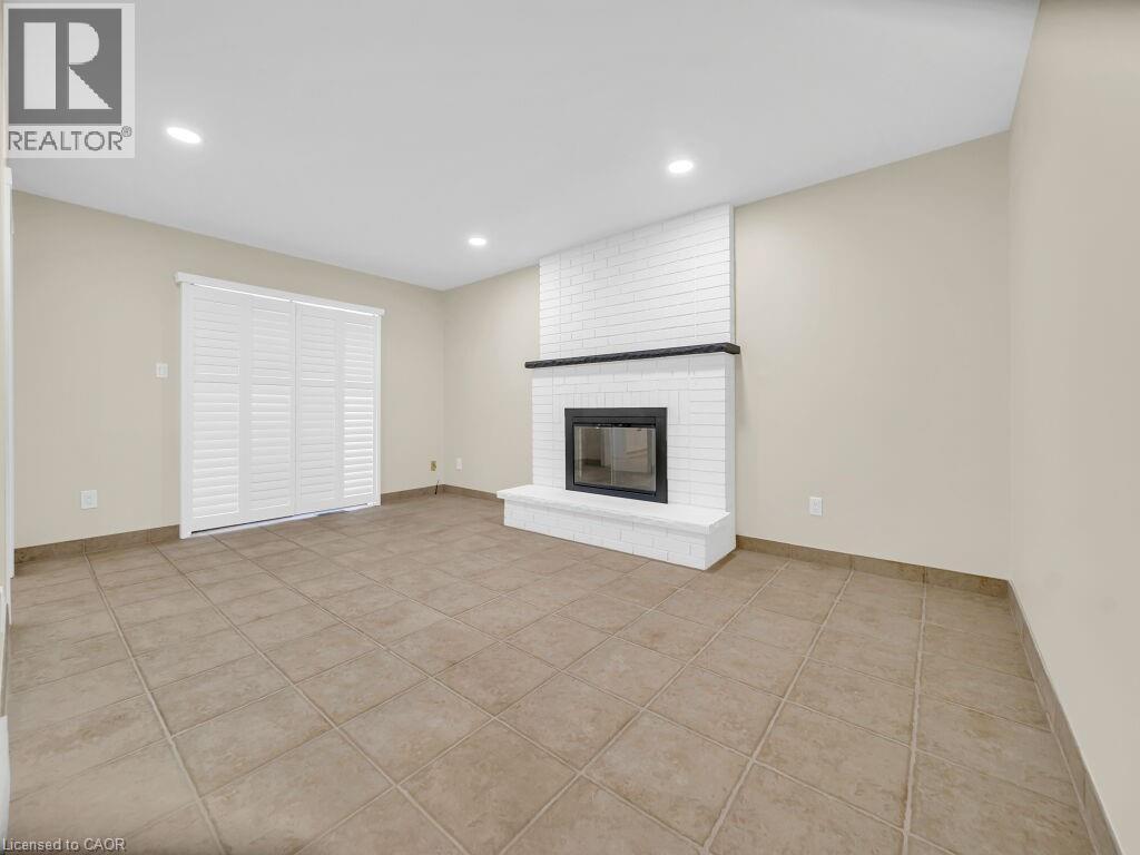 16 Glennie Court, Cambridge, ON - Indoor With Fireplace