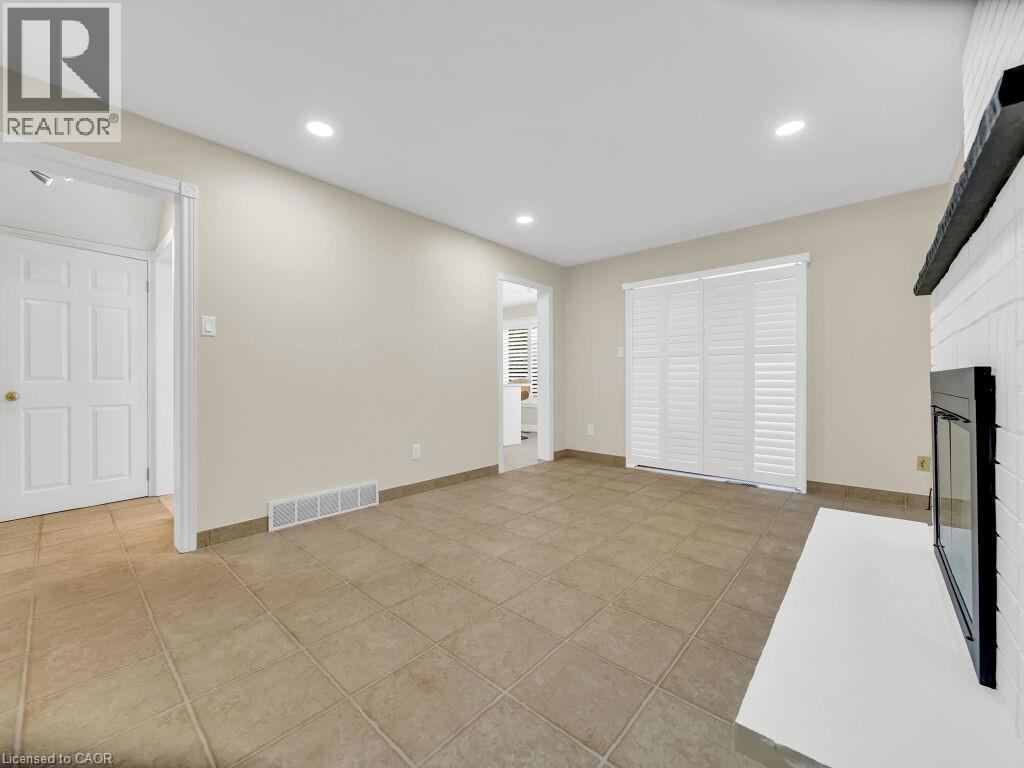 16 Glennie Court, Cambridge, ON - Indoor Photo Showing Other Room