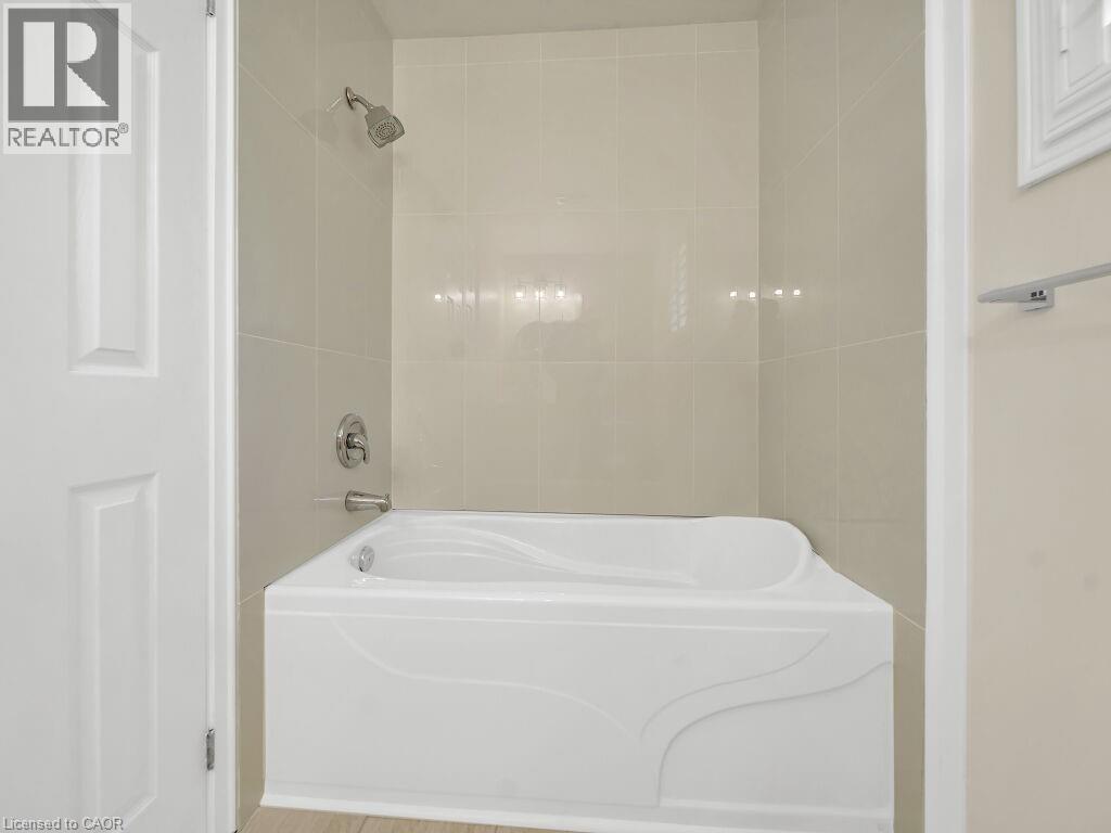 16 Glennie Court, Cambridge, ON - Indoor Photo Showing Bathroom