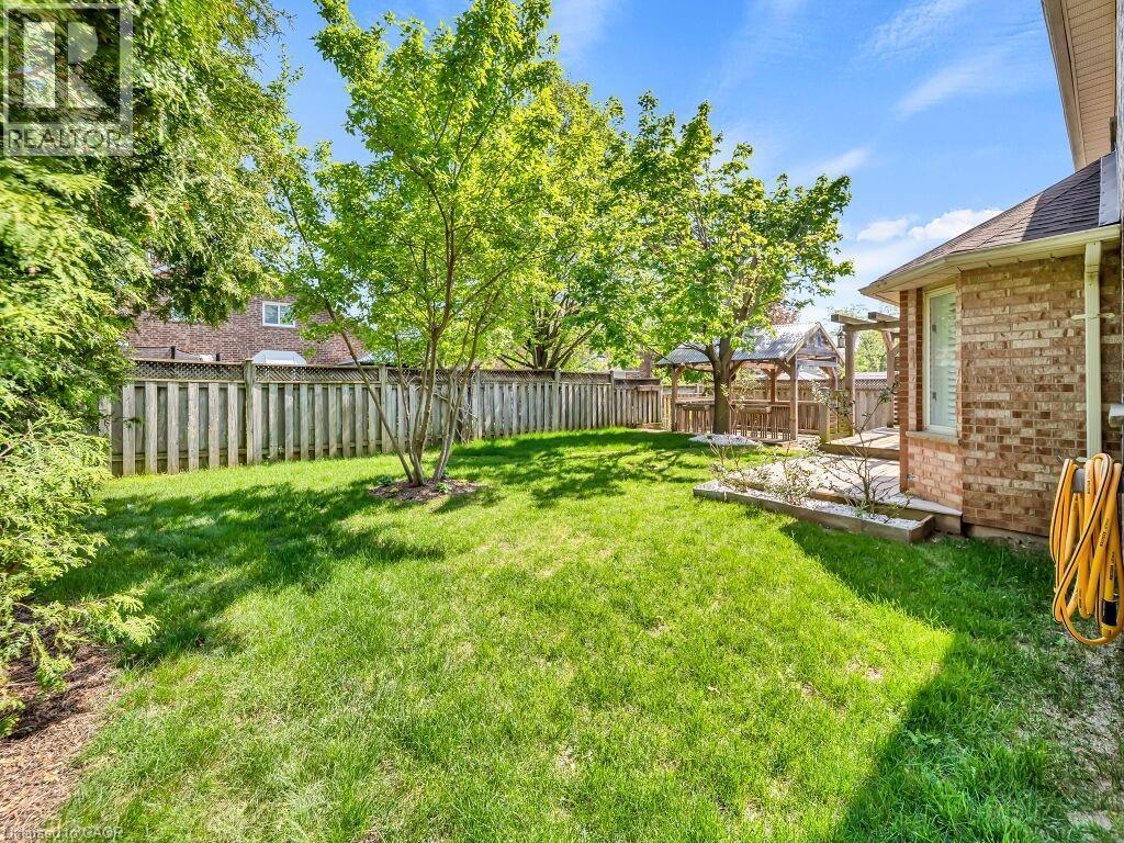 16 Glennie Court, Cambridge, ON - Outdoor With Backyard