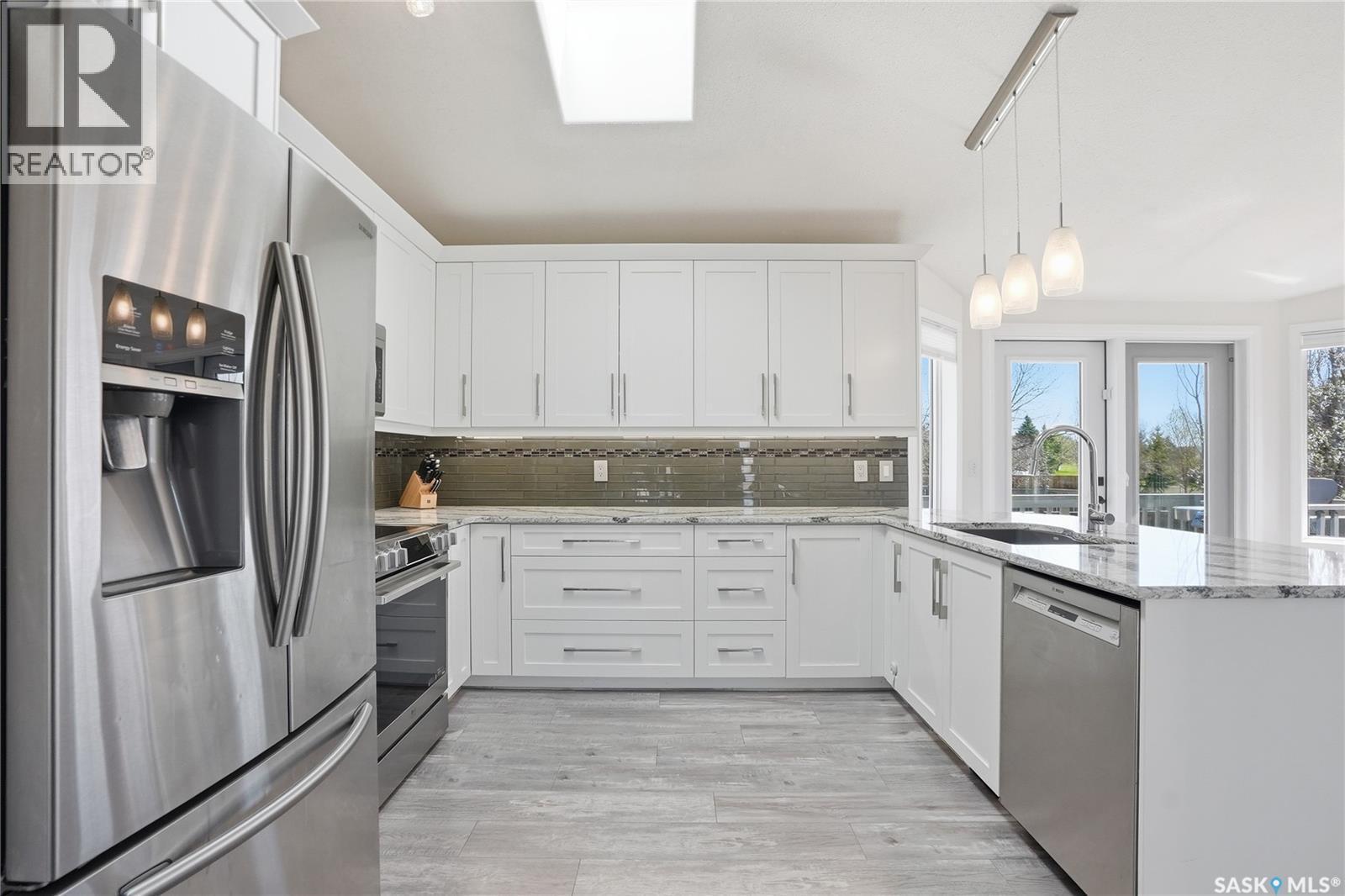 502 Le May Crescent, Saskatoon, SK - Indoor Photo Showing Kitchen With Upgraded Kitchen