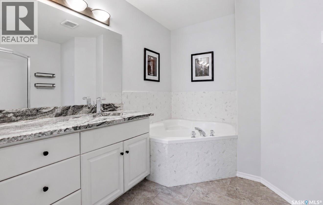 502 Le May Crescent, Saskatoon, SK - Indoor Photo Showing Bathroom