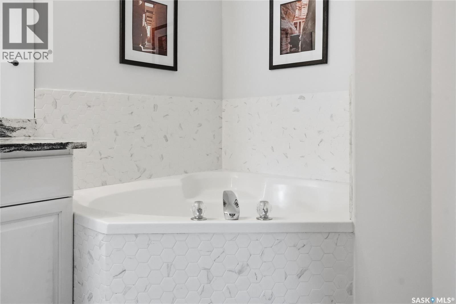 502 Le May Crescent, Saskatoon, SK - Indoor Photo Showing Bathroom