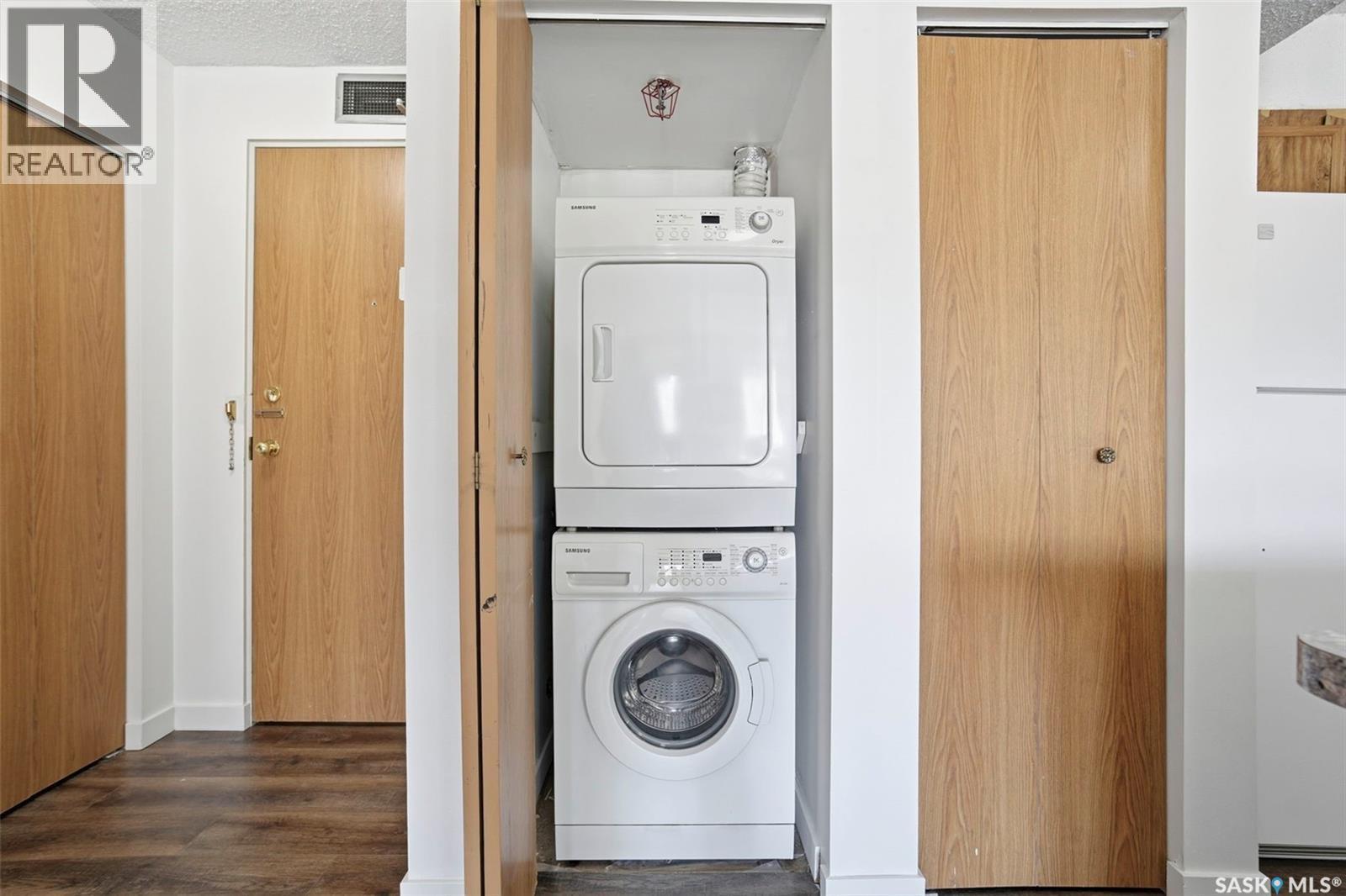 401 405 5Th Avenue N, Saskatoon, SK - Indoor Photo Showing Laundry Room