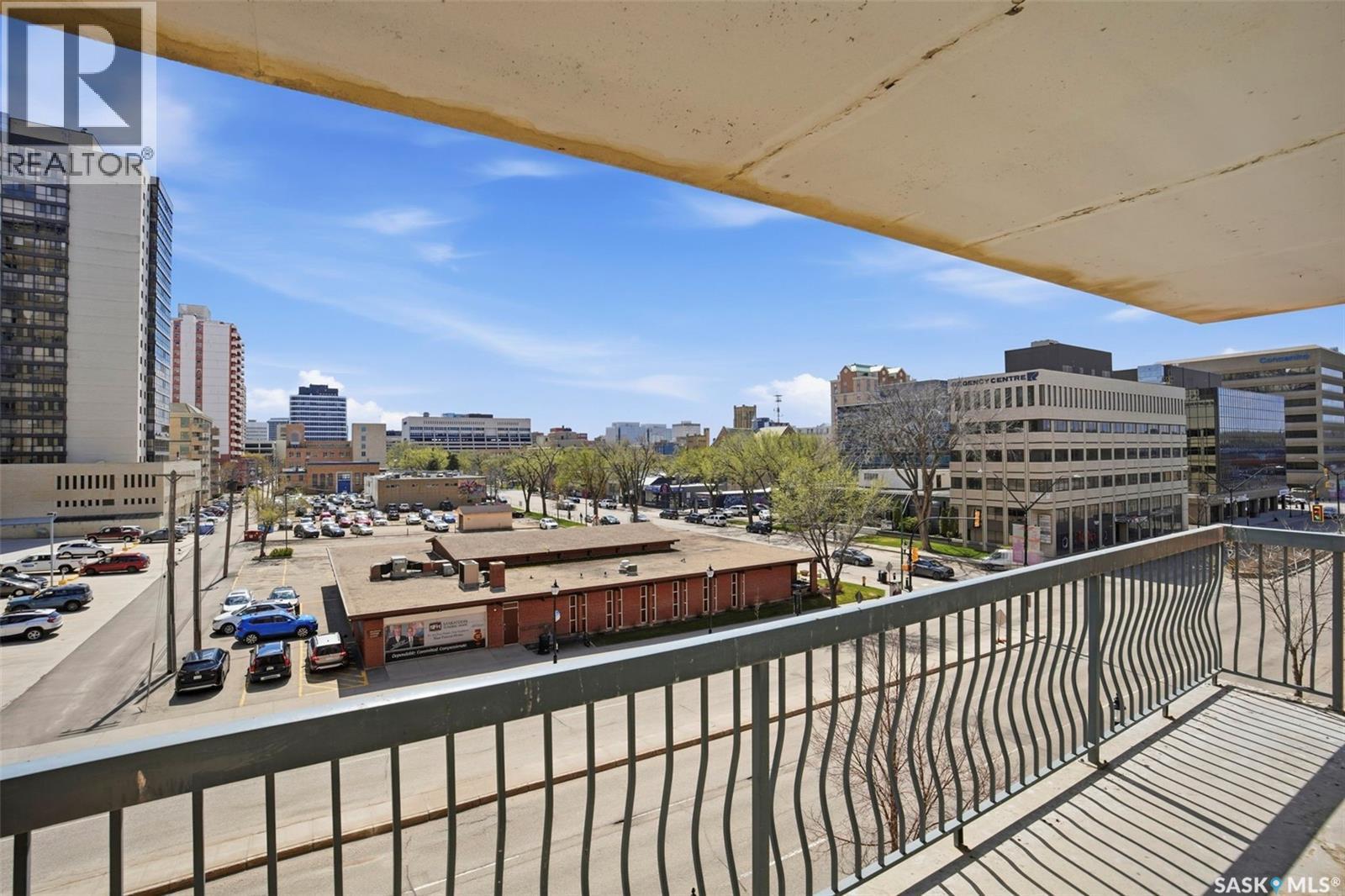 401 405 5Th Avenue N, Saskatoon, SK - Outdoor