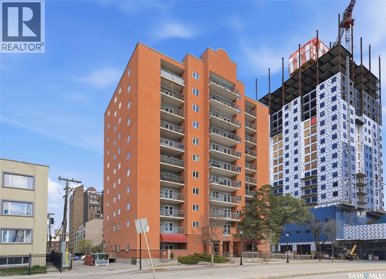 401 405 5Th Avenue N, Saskatoon, SK - Outdoor With Facade