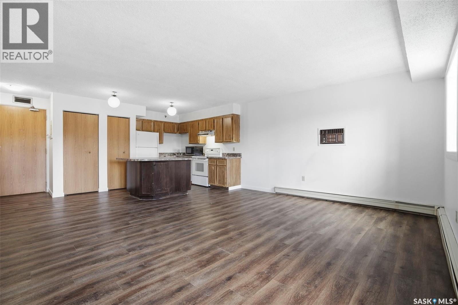 401 405 5Th Avenue N, Saskatoon, SK - Indoor Photo Showing Other Room
