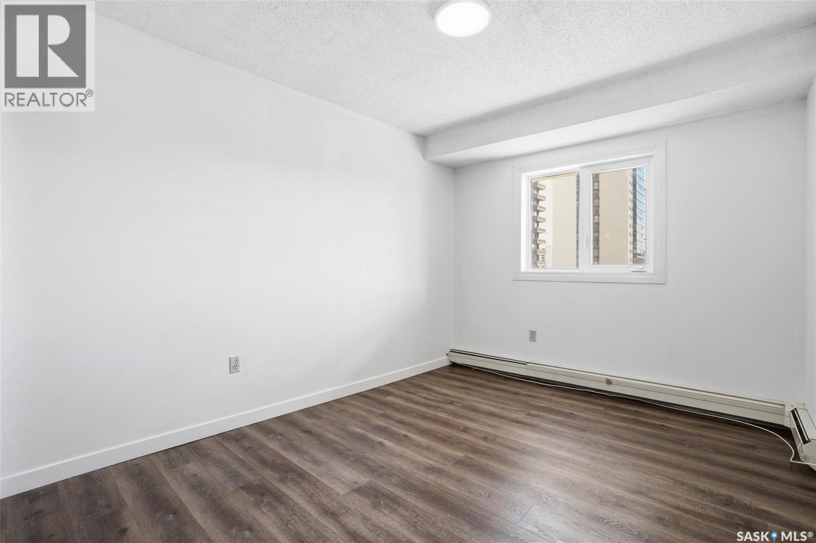 401 405 5Th Avenue N, Saskatoon, SK - Indoor Photo Showing Other Room