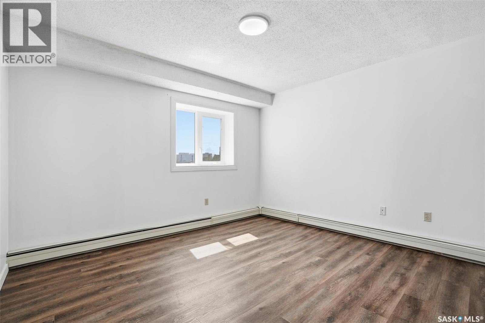 401 405 5Th Avenue N, Saskatoon, SK - Indoor Photo Showing Other Room