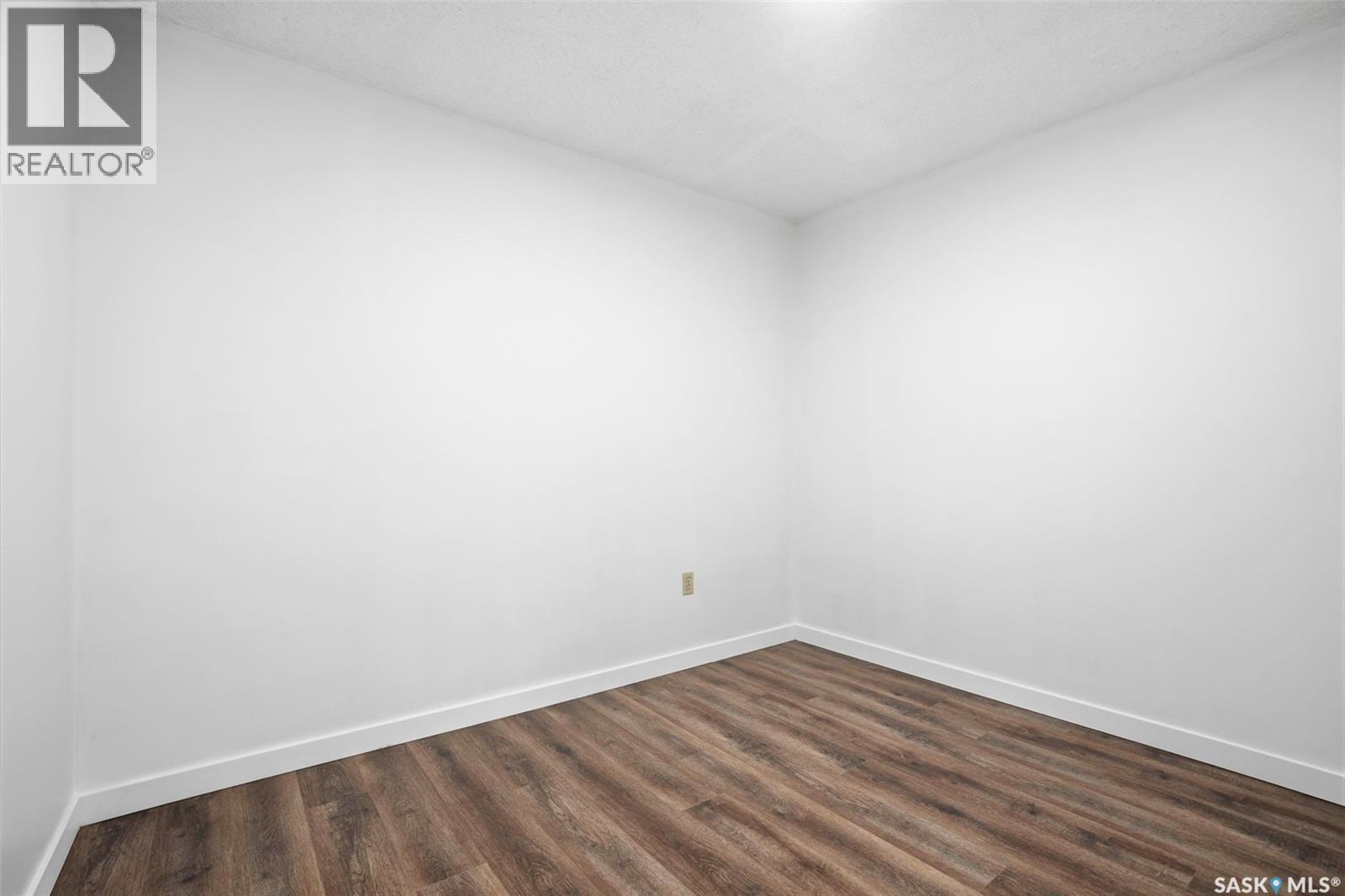 401 405 5Th Avenue N, Saskatoon, SK - Indoor Photo Showing Other Room
