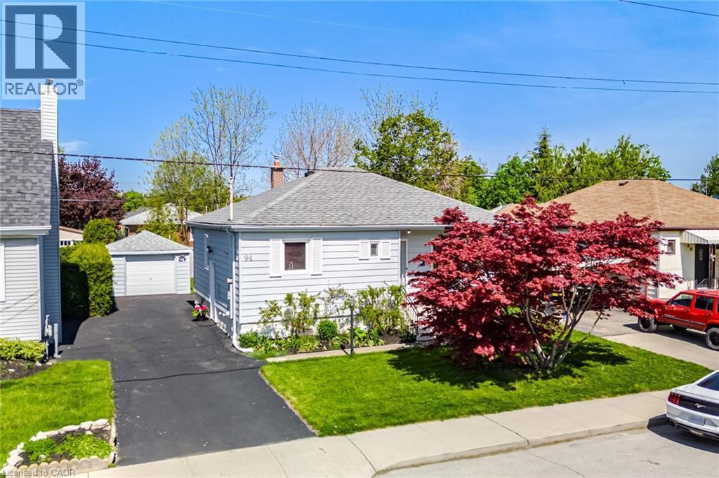 Single-story residence featuring light gray siding and a gray shingle roof - 94 Clarendon Avenue, Hamilton, ON - Outdoor